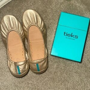 New Tieks by Gavrielli LTD EDITION Champagne Gold Flats with pouch, bag and box!
